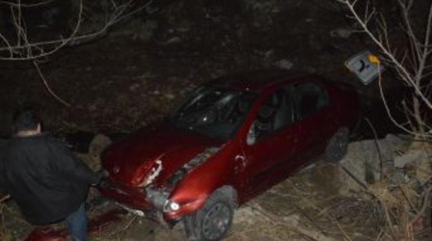 Otomobil Dereye U&ccedil;tu: 2 Yaralı