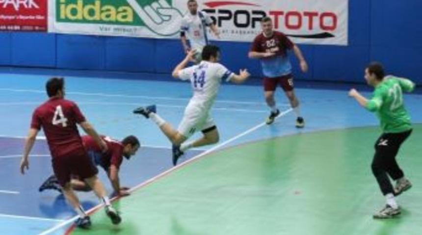 Nil&uuml;fer Hentbolda Tam Gaz