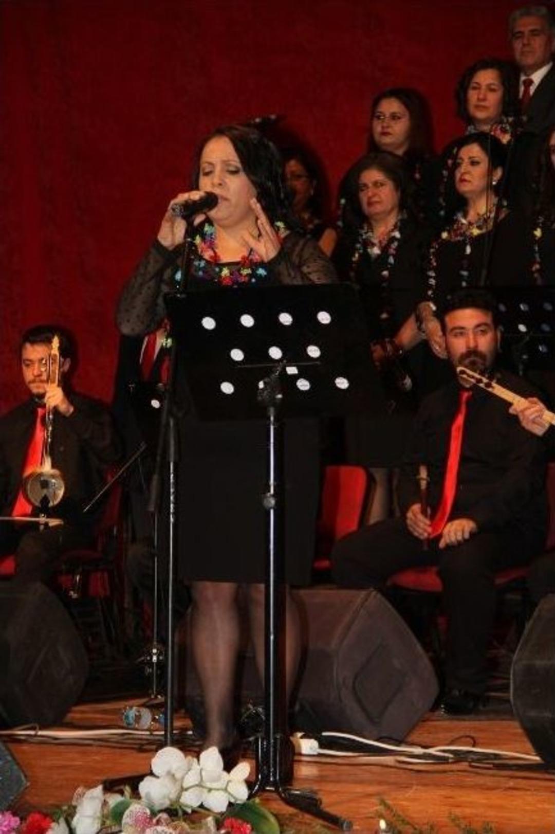 Koristlerden Hem G&ouml;rsel Hem İşitsel Ş&ouml;len