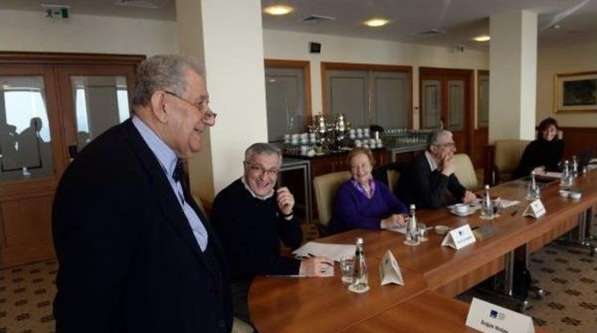 19. Aydın Doğan &Ouml;d&uuml;l&uuml; "roman" Dalında Orhan Pamuk'a Verildi