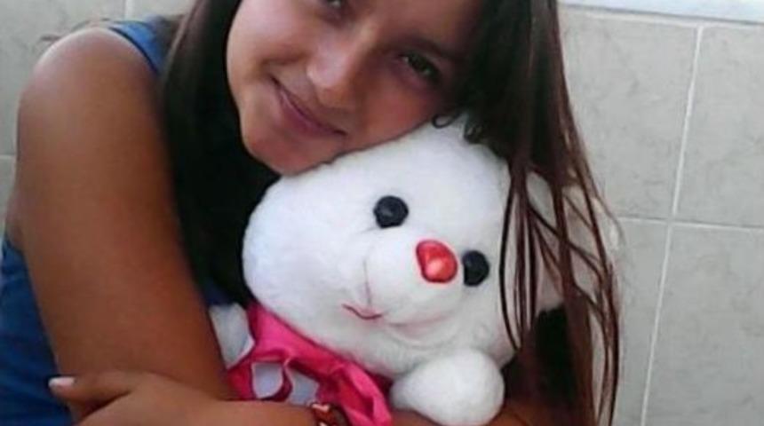 Liseli Kızın Boynuna Yapıştırdığı Bant Sonu Oldu