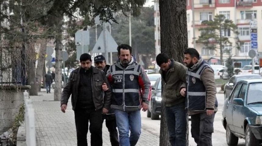 Minib&uuml;ste G&uuml;mr&uuml;k Ka&ccedil;ağı 20 Bin Paket Sigara Ele Ge&ccedil;irildi