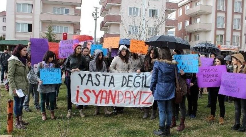 &Uuml;niversite &Ouml;ğrencileri &Ouml;zgecan İ&ccedil;in Y&uuml;r&uuml;d&uuml;