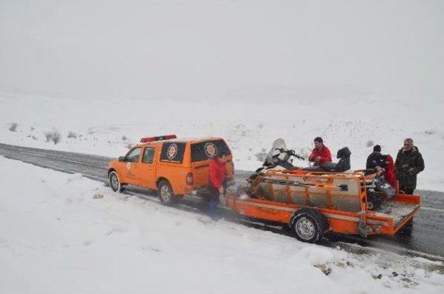 Afad Ekibi, Operatörü Dozere Kar Motosikletiyle Götürdü