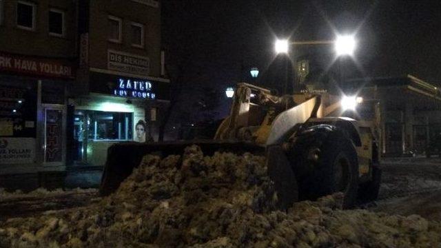 Kar Temizleme Çalışmaları Aralıksız Sürüyor