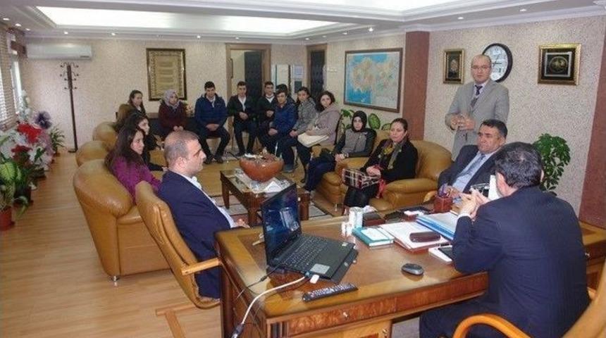 Yurt Dışına Eğitime Gidecek &Ouml;ğrencilerden İl Milli Eğitim M&uuml;d&uuml;r&uuml;ne Ziyaret
