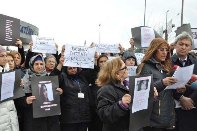 Atatürk  Havalimanı'nda Özgecan Aslan Için Protesto