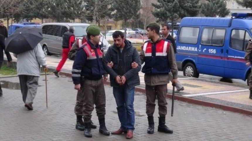 Bakkal Hırsızları Su&ccedil;&uuml;st&uuml; Yakalandı