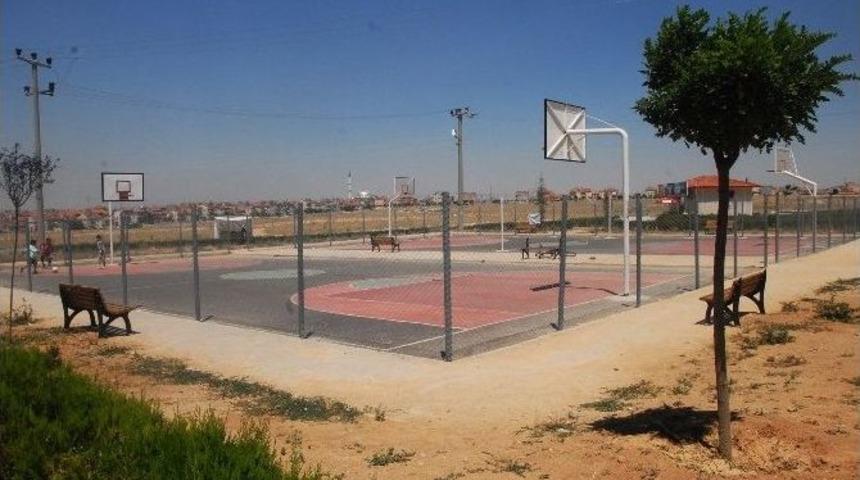 Karaman Belediyesi Mahallelere Spor Sahası Yapacak