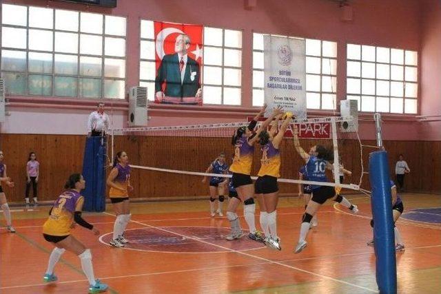 Anakent Spor Voleybol Takımı 3. Lig’e Yükseldi