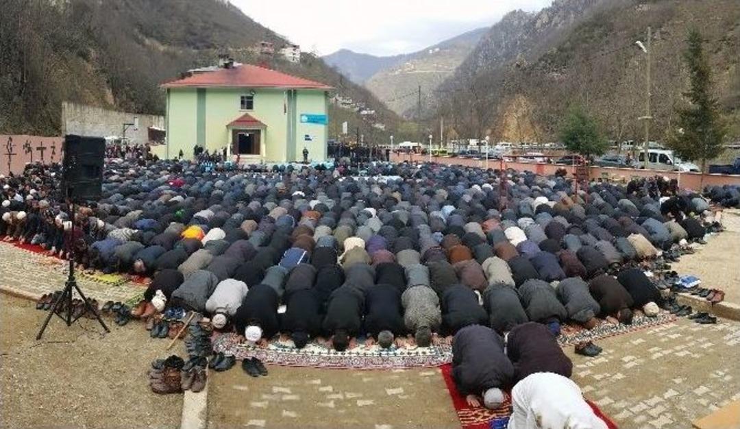 K&uuml;rt&uuml;n Baraj G&ouml;l&uuml;&rsquo;nde Kaybolan Gen&ccedil; İş&ccedil;i Toprağa Verildi