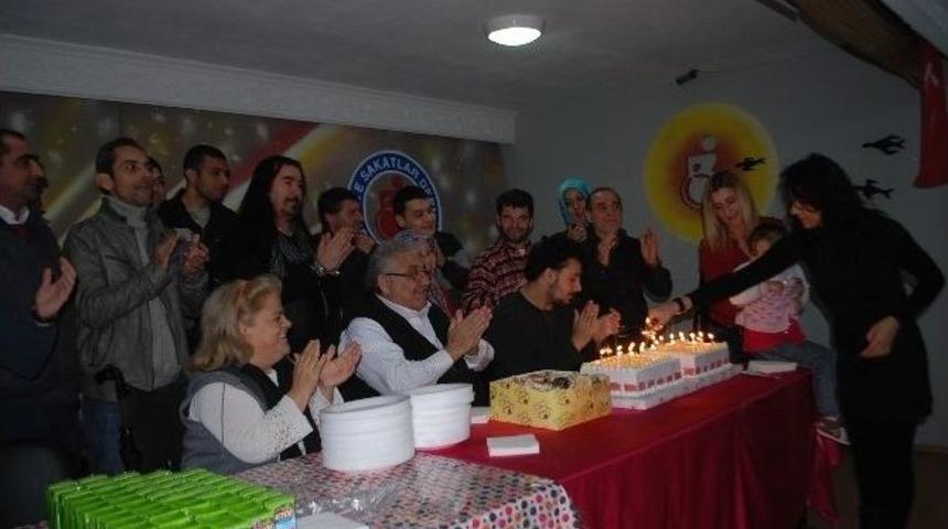 Engellilere S&uuml;rpriz Doğum G&uuml;n&uuml;