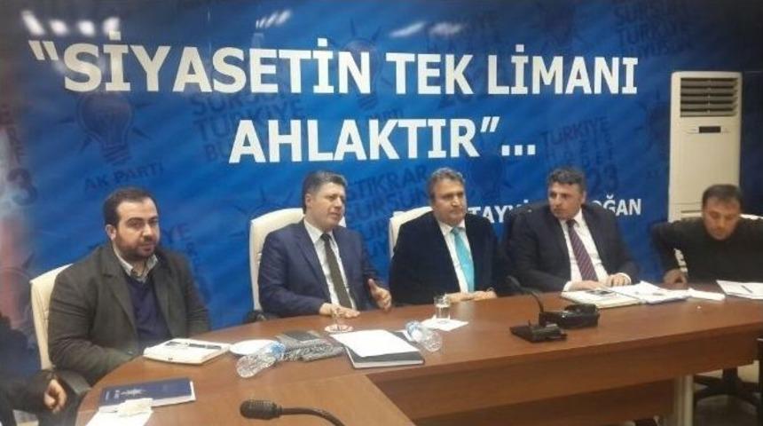 Aday Adayı &Ouml;zkan, Yunusemre İl&ccedil;e Teşkilatı İle Biraraya Geldi