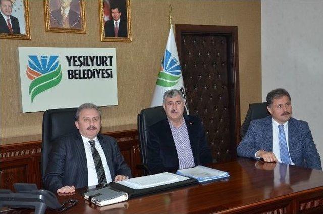 Mustafa Şentop Yeşilyurt Belediyesi’ni Ziyaret Etti