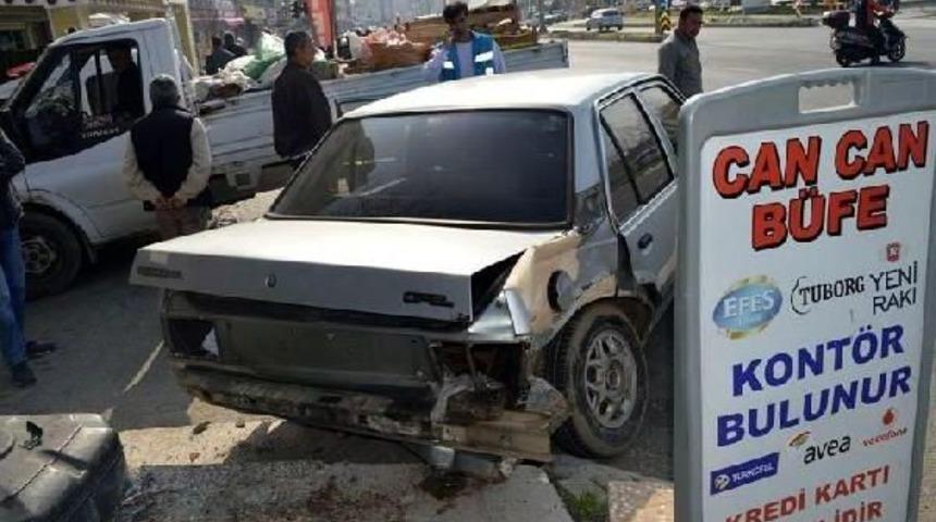 Hasta Taşıyan Ambulans Kavşakta Otomobile &Ccedil;arptı