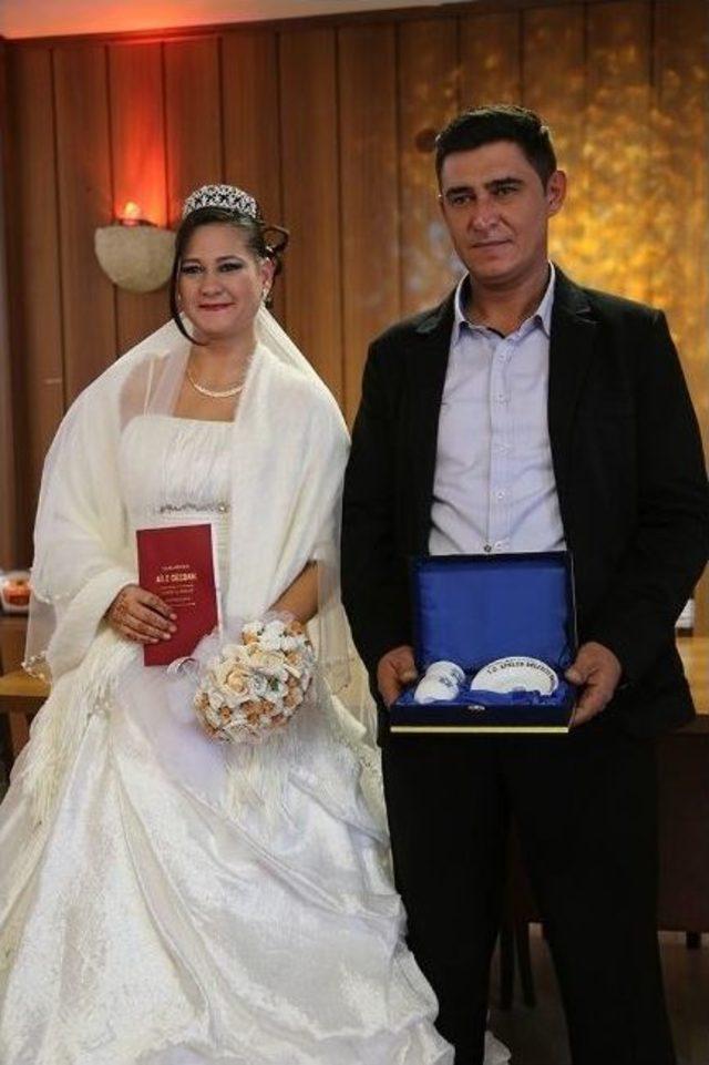 Efeler’de 14 Şubat’ta Nikah Sayısı İki Üç Katına Çıktı