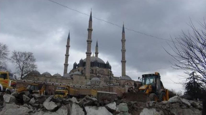 Edirde'de 425 Yıllık Tarihi Han G&uuml;n Y&uuml;z&uuml;ne &Ccedil;ıkıyor