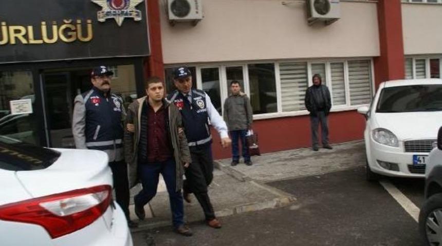 Gebze'de 20 Yaşındaki &Uuml;niversiteli, Cumhurbaşkanına Hakaretten Tutuklandı