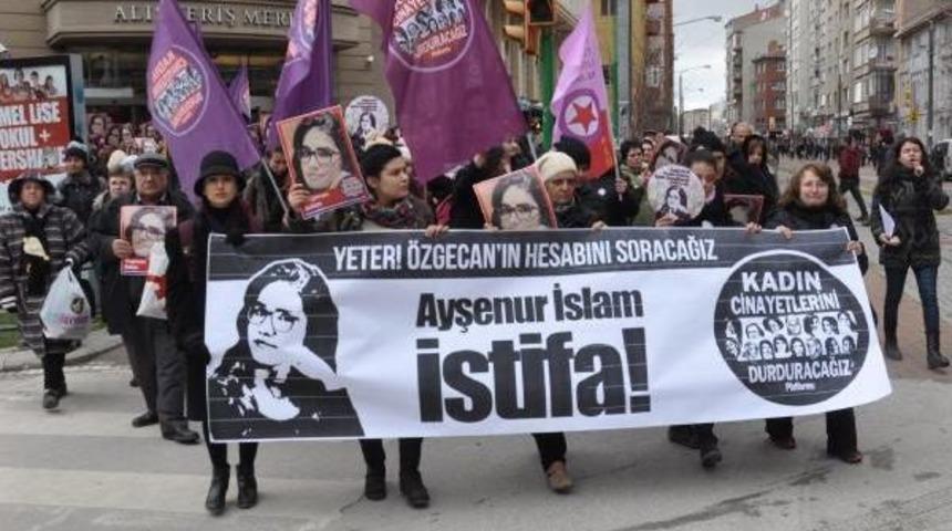 Eskişehir'de 200 Kadın, &Ouml;zgecan I&ccedil;in Y&uuml;r&uuml;d&uuml;