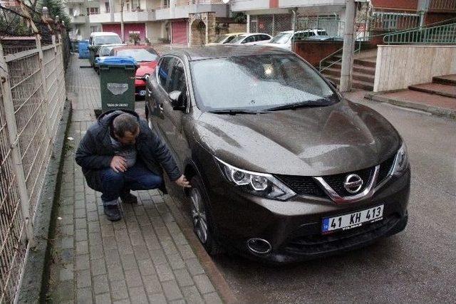 Park Halindeki 15 Aracın Lastiği Patlatıldı