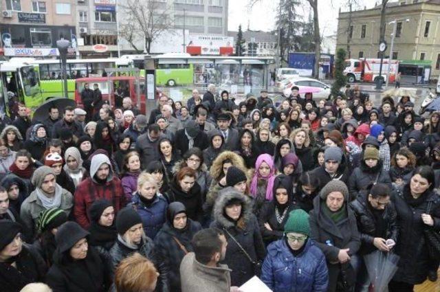 Heyecandan Sözlerini Karıştırınca, Protesto Eden Kadınlar Konuşturmadı