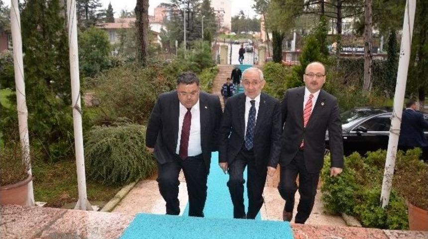 Ak Parti Ar-ge Genel Başkan Yardımcısı&rsquo;ndan Belediye Başkanı Selim Yağcı&rsquo;ya Ziyaret