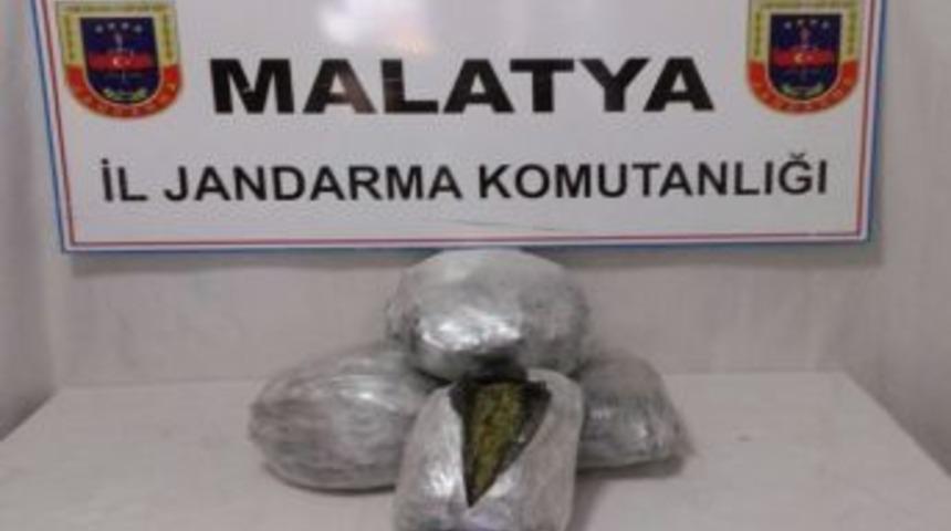 Jandarmadan Esrar Ve Ka&ccedil;ak Sigara Operasyonu