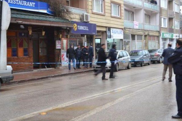 İnegöl’De Restoran Sahibi Ile Korumaları Arasında Silahlı Kavga: 3 Yaralı