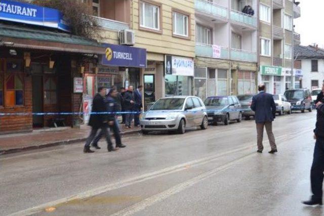 İnegöl’De Restoran Sahibi Ile Korumaları Arasında Silahlı Kavga: 3 Yaralı