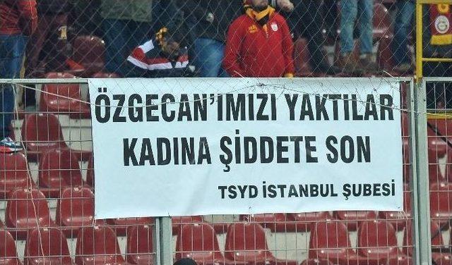 Galatasaray’dan Özgecan İçin Duyarlı Davranış