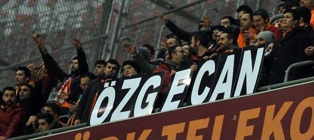 Galatasaray’dan Özgecan İçin Duyarlı Davranış