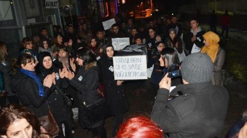 Tatvan'da &Ouml;zgecan I&ccedil;in Meşaleli Y&uuml;r&uuml;y&uuml;ş