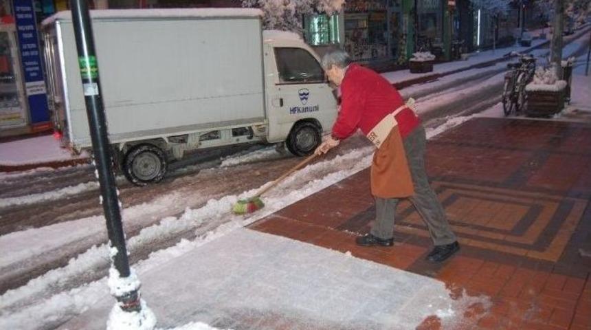 (&ouml;zel) &Ccedil;aycuma Beyaz &Ouml;rt&uuml;ye B&uuml;r&uuml;nd&uuml;