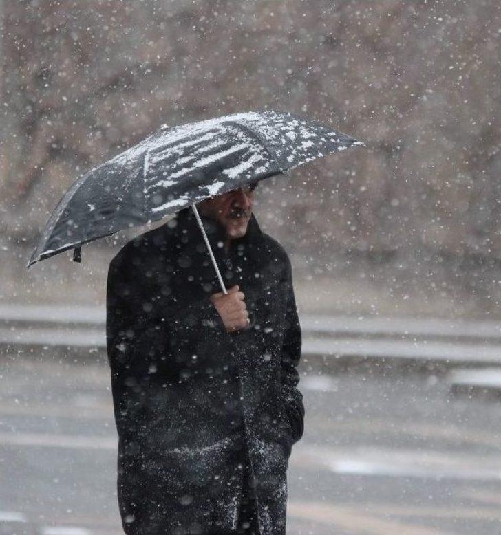 Kayseri’de Yoğun Kar Yağışı Etkili Oluyor G2