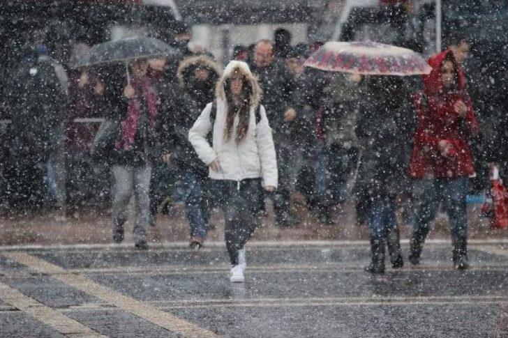 Kayseri’de Yoğun Kar Yağışı Etkili Oluyor G5