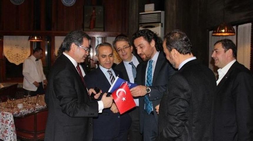 İstanbul Nevbiad &Uuml;yeleri Yemekte Buluştu