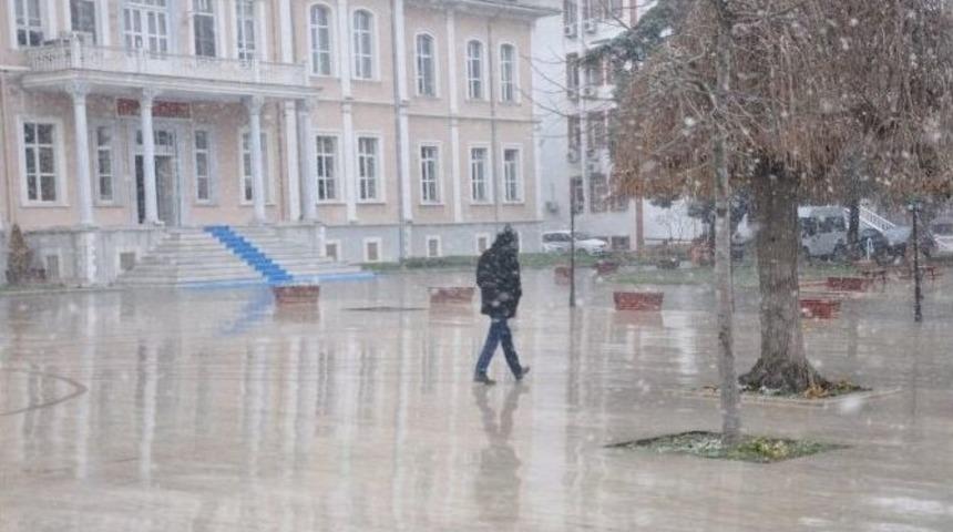 Tekirdağ G&uuml;ne Karla Başladı