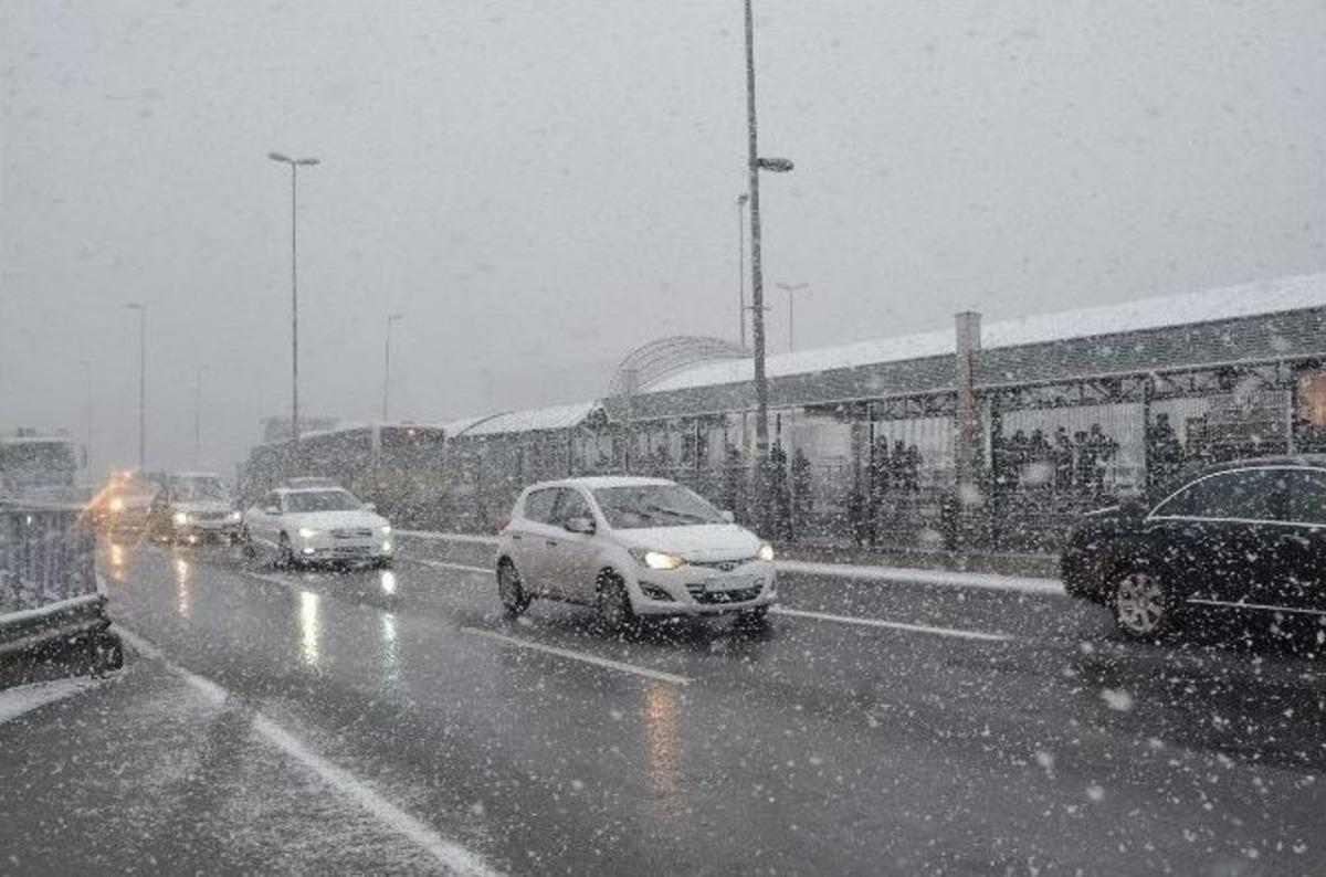 İstanbul&rsquo;da Yoğun Kar Yağışı