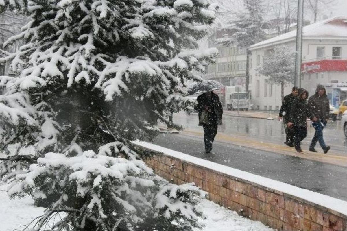 D&uuml;zce Beyaza B&uuml;r&uuml;nd&uuml;