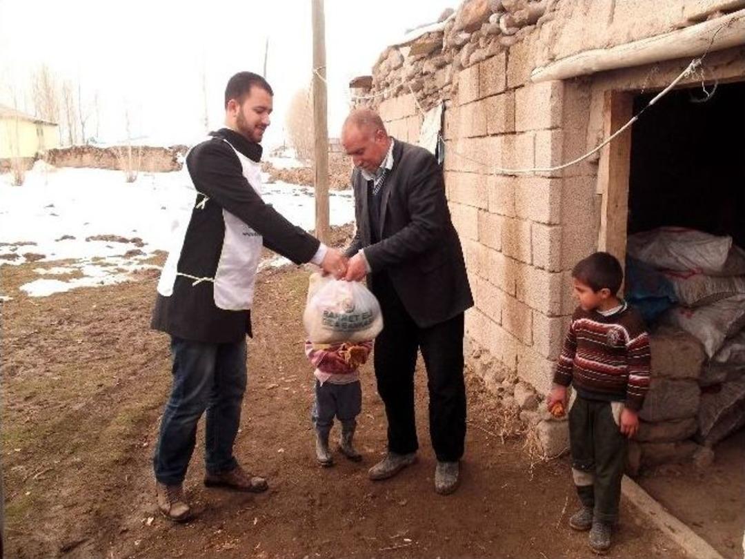 Rahmet Eli Derneği&rsquo;nden İhtiya&ccedil; Sahiplerine Yardım