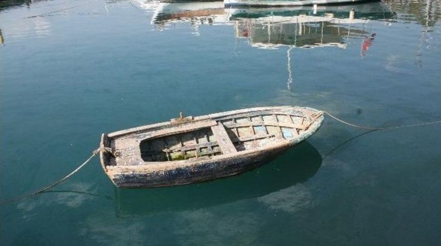 Marmaris K&ouml;rfezi&rsquo;nde Deniz Kirliliği Tehlikeli Boyutlara Ulaştı