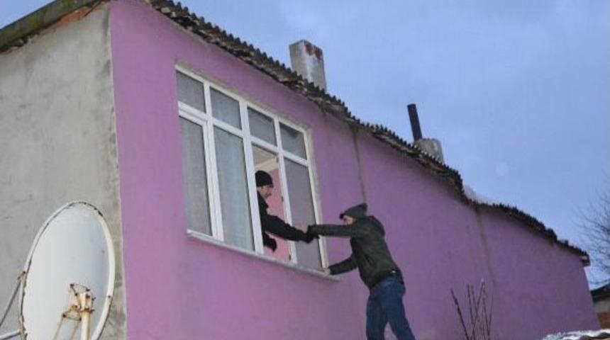 &Ccedil;orlu&rsquo;Da Şafak Operasyonu: 11 G&ouml;zaltı