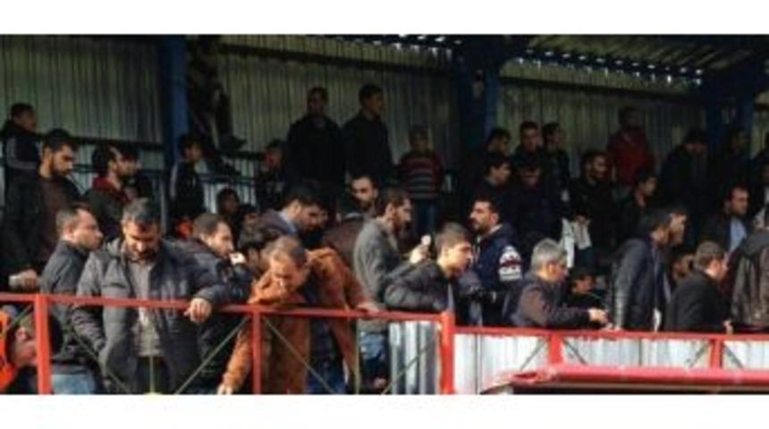 Hakeme K&uuml;freden Taraftara 1 Yıl Men Cezası