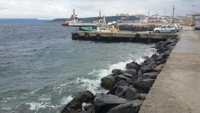 Çanakkale'de Poyraz Deniz Ulaşımını Olumsuz Etkiliyor