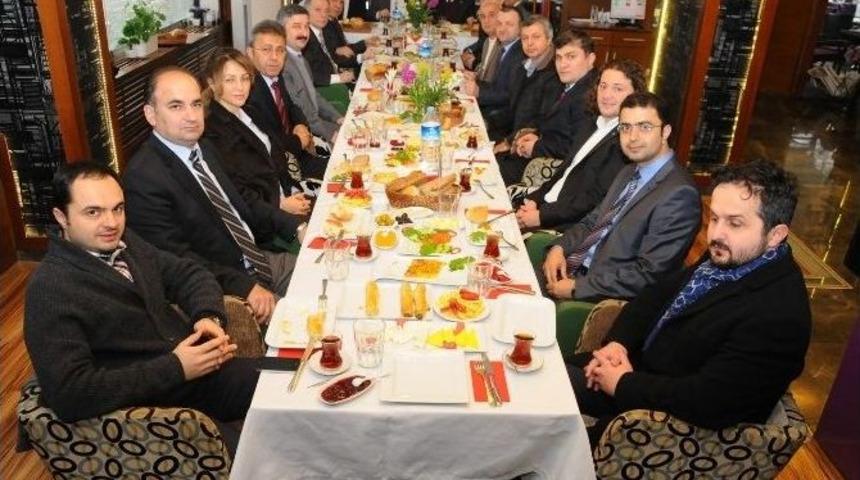 Sanayici Ve &Uuml;niversite İşbirliği