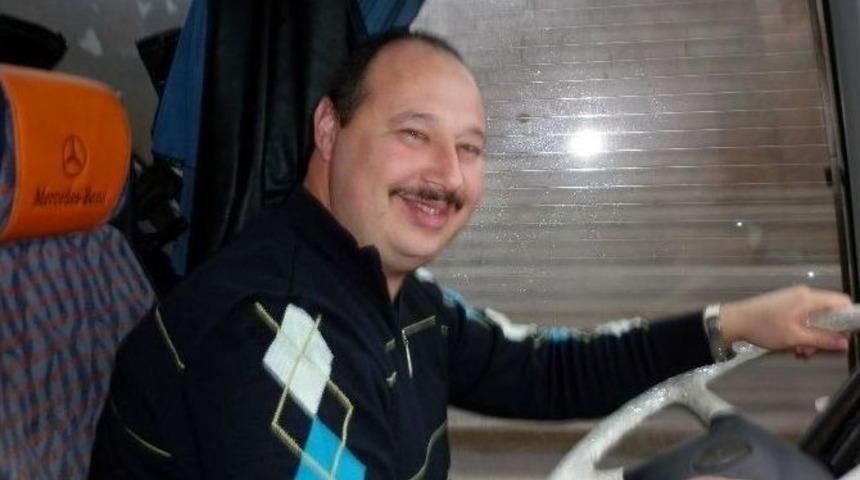 Freni Boşalan Kar K&uuml;reme Aracı Binaya &Ccedil;arptı: 1 &Ouml;l&uuml;, 1 Yaralı