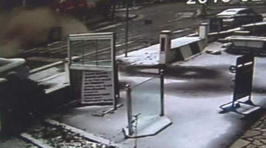 Kar K&uuml;reme Aracının Binaya &Ccedil;arpması G&uuml;venlik Kamerasında