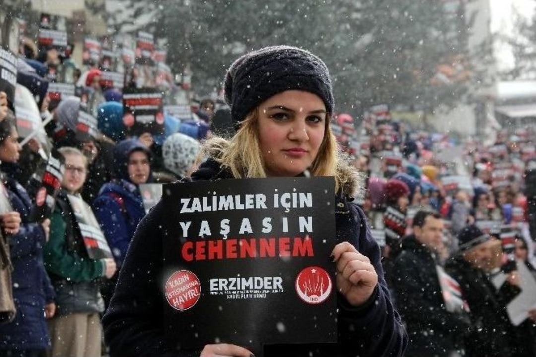 Erzurum&rsquo;da Kar Yağışı Altında &Uuml;&ccedil; Dilde &Ouml;zgecan Protestosu