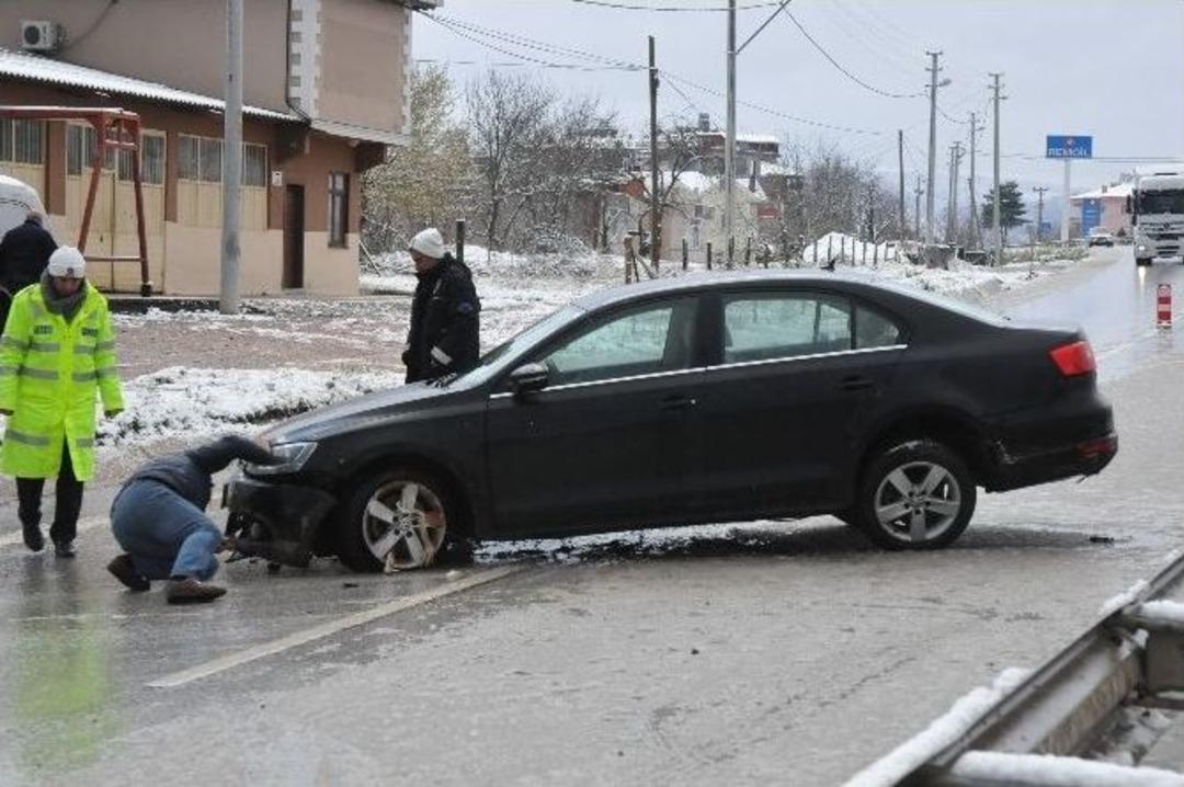 Karda Kayan Ara&ccedil; Bariyerlere &Ccedil;arptı
