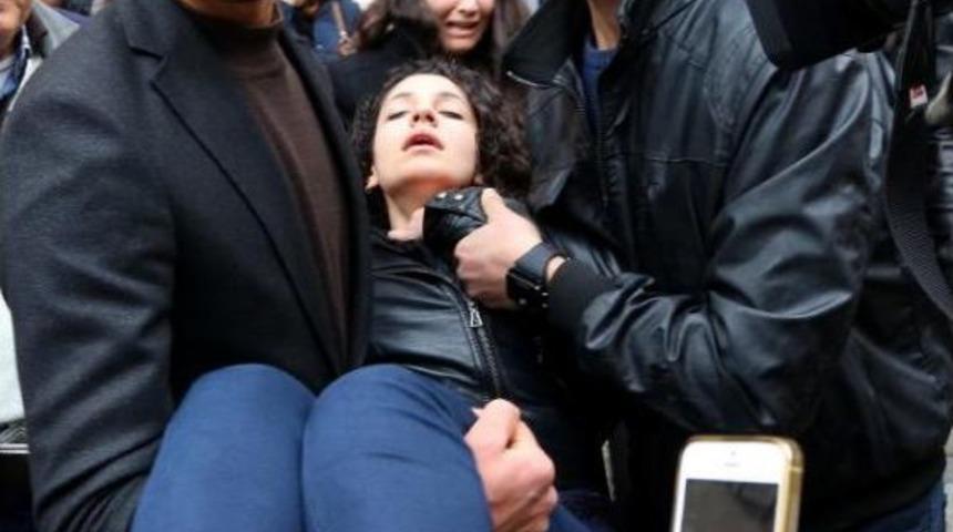 &Ouml;zgecan'ın &Uuml;niversiteli Arkadaşı Taziyede Baygınlık Ge&ccedil;irdi